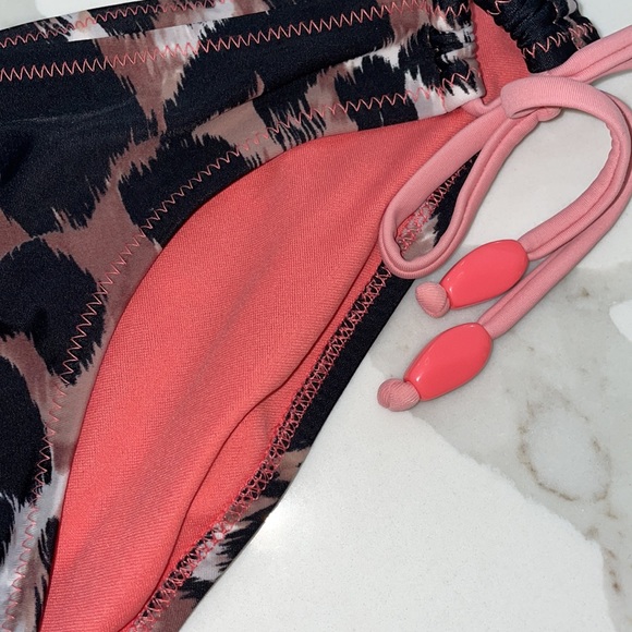 Y2K Cheetah Print Bikini Set as seen on Miley Cyrus - Picture 4 of 7